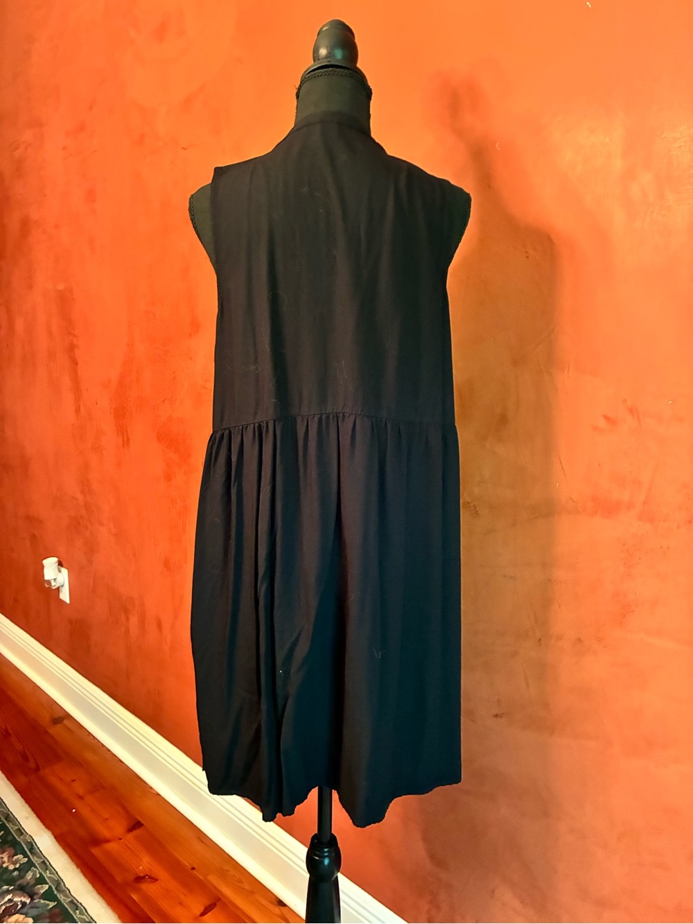 Old Navy Women’s SL Woven BOHO Black Sleeveless Tunic with Pin tuck Neck, Size M - Picture 4 of 12